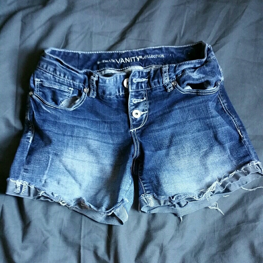Shorts - Picture 2 of 3